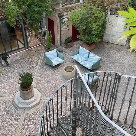 Bed & Breakfast Chez Papa 4*